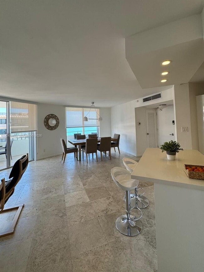 Photo - 5161 Collins Ave Unidad 1612