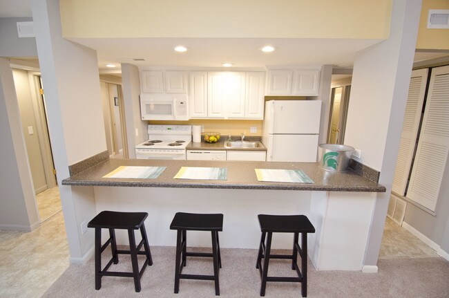 Photo - Campus Hill Apartments