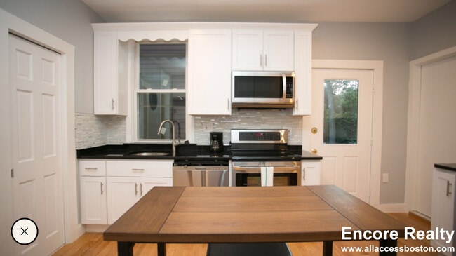 Building Photo - 7 Story St Unit 2