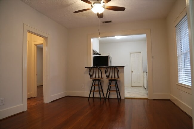 Photo - 808 Pecore St