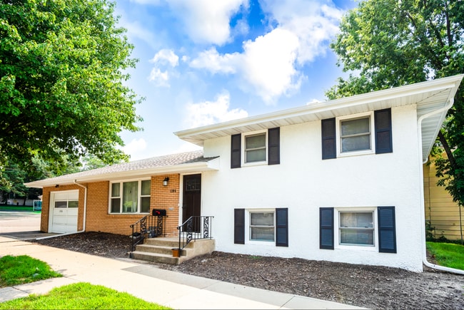 Building Photo - ENTIRE HOUSE: Cozy 2-Bedroom Home in Beautiful Prospect Park! Unit 42