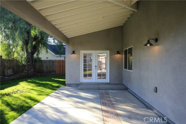 Photo - 458 N Batavia St