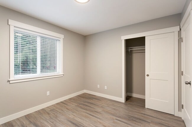 Photo - 3 Bed, 2 Bath Home in Maple Falls with 2 Car garage
