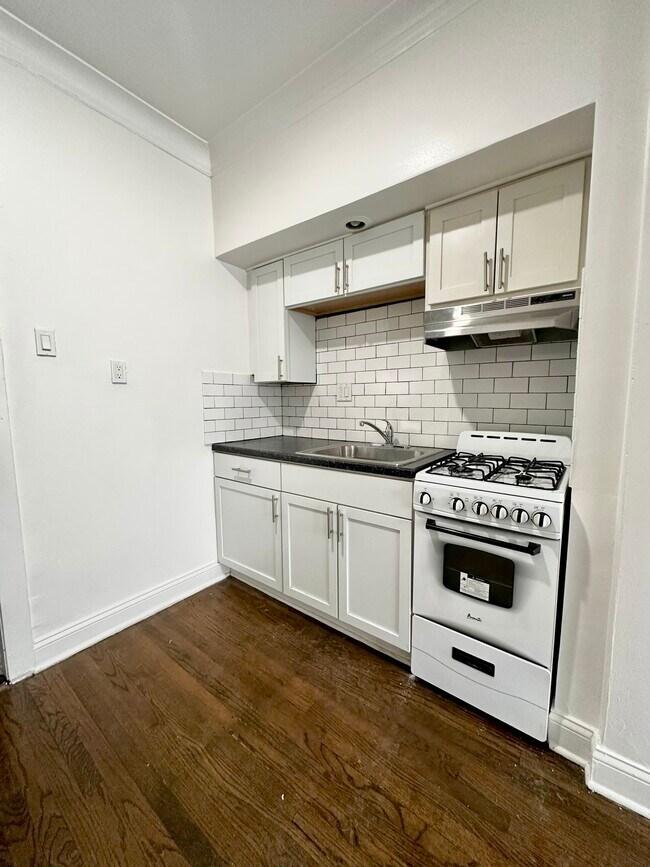 7505 1 Bedroom Now Leasing - Chatham Apartments