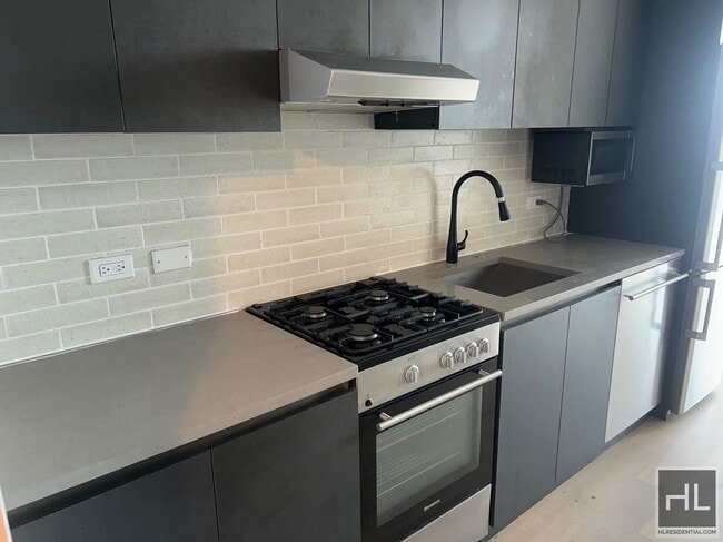 Building Photo - Appealing studio just outside the cross st... Rental