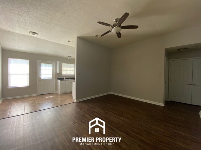 Photo - Charming 3BR/2BA Memphis Home with Vaulted Ceilings & Hardwood Floors!