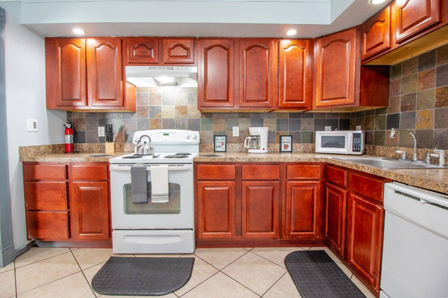 Photo - 1815 Larkin Ave House