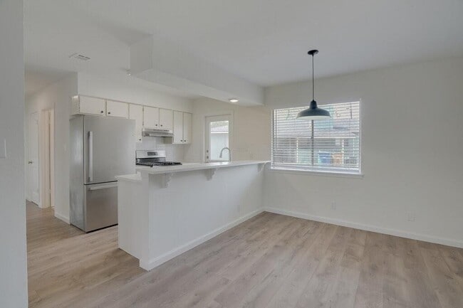 Photo - 304 John N Garner Cir