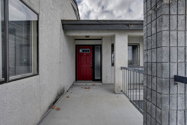 Photo - 3 Bedroom, 2.5 Bathroom Condo for Rent!