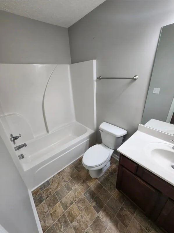 Photo - 826 Lower Park Pl