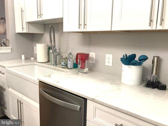 Building Photo - 1600 Arch St Unit 1013