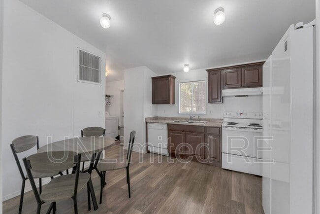 766 E Zuni Dr