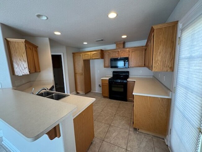 Photo - 3 Bedroom Home in Beautiful Lake California!