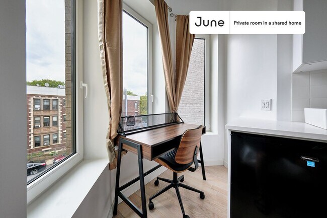 Room in Shared 4 bed/4 bath home in Ditmas Park