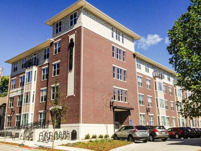 Photo - South Street Station