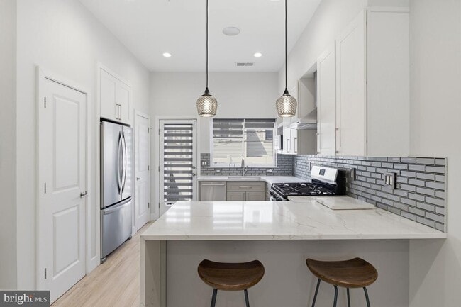 Building Photo - 1448 N Myrtlewood St