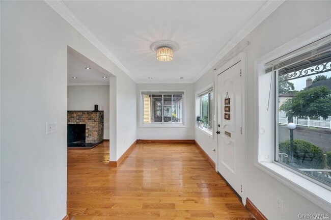 Photo - 109-21 215th St