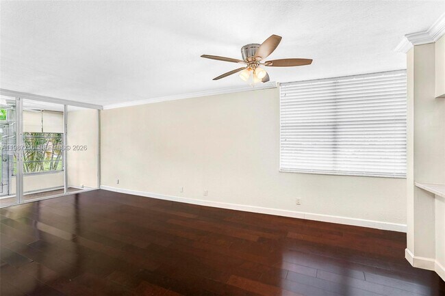 Photo - 9450 Live Oak Pl Unidad 102