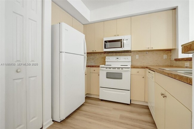 Photo - 11050 SW 196th St Unit 411