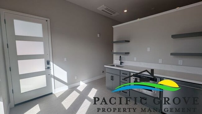 Photo - Stylish New Studio with Modern Finishes in Marina