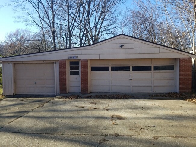 Photo - 9812 Saturn Dr