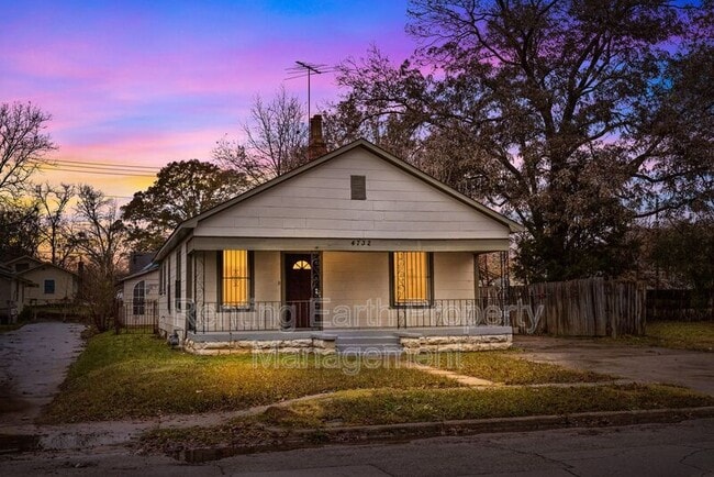 Photo - 4732 Court S