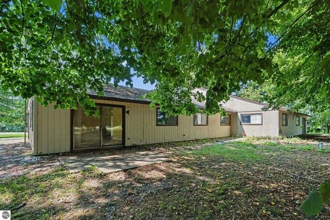 Photo - 983 Meadowbrook Dr