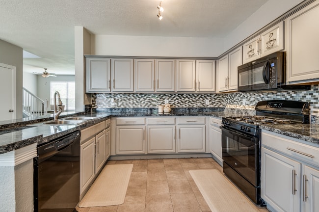 Photo - 817 Pryor Dr