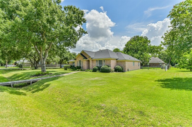 Photo - 2401 Woody Rd
