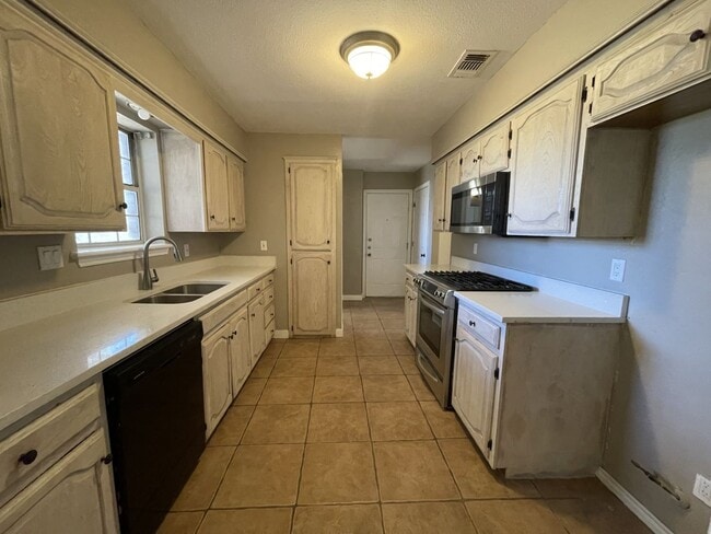 Photo - 113 Deerwood Ln