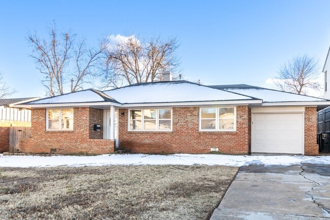 Photo - Beautiful Home Near Nichols Hills FOR RENT