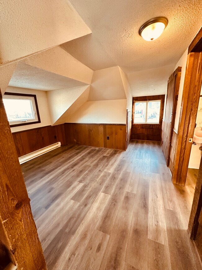 Photo - 1995 Cottage Ave E