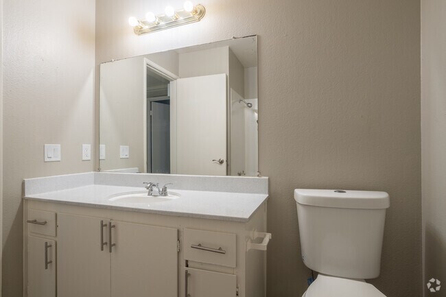 1BR, 1BA - 700SF