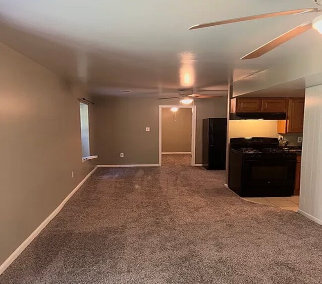 Building Photo - 6200 Tamara Ct Unit 2