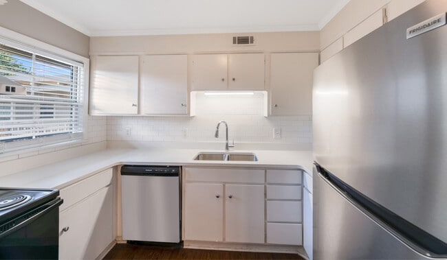 Photo - Courtyard on Main