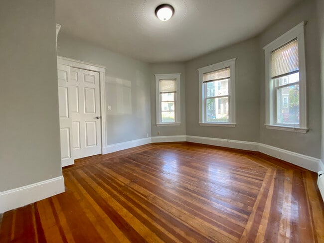 Building Photo - 14 Belknap St Unit 1 Rental