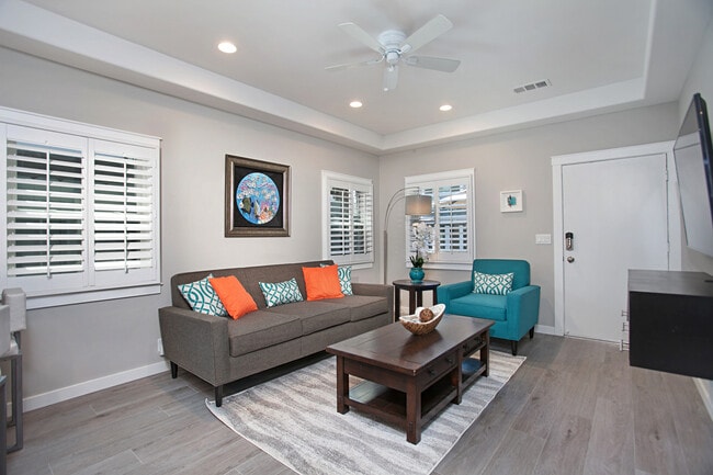 Photo - 819 Dover Ct