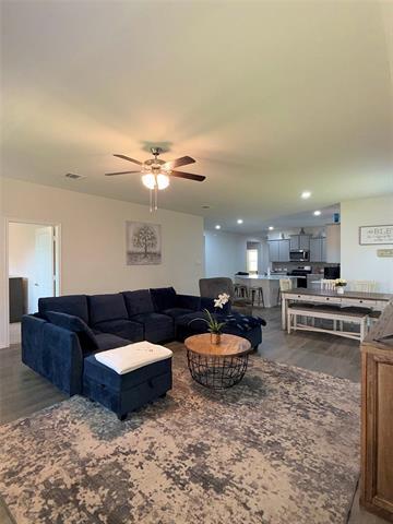 210 Calico Ln