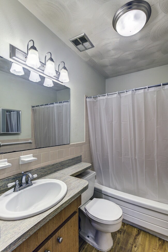 Photo - Oakwood Crest Furnished Remodeled Apartments