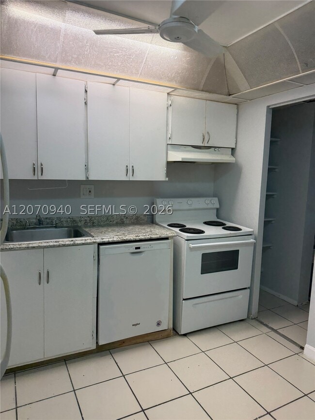 Building Photo - 7925 S Colony Cir Unit 108