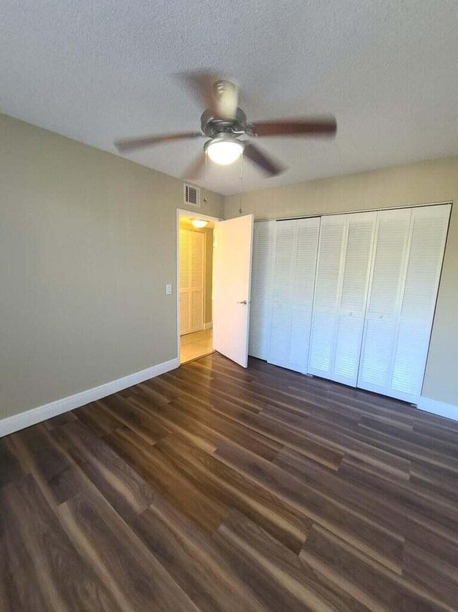 Photo - 1517 Lake Crystal Dr Unit E