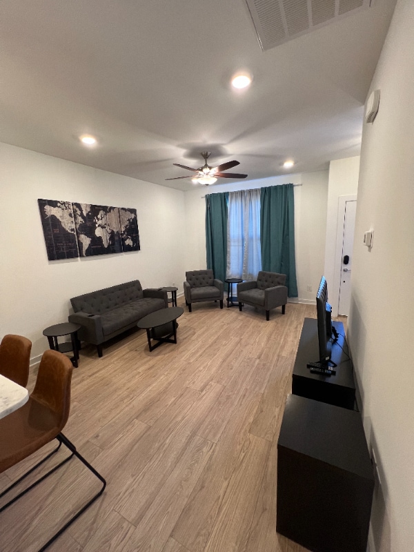 1170 Dickerson Rd