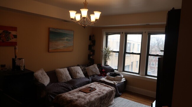 Photo - 2838 N Francisco Ave Apartment Unit 2B
