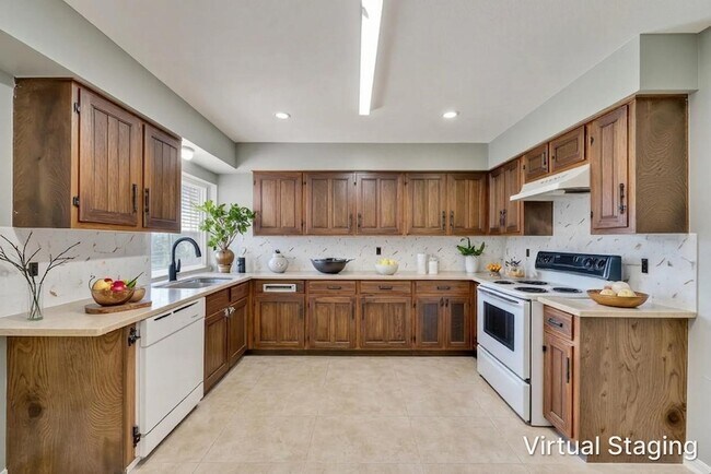 209 N St Johns Dr