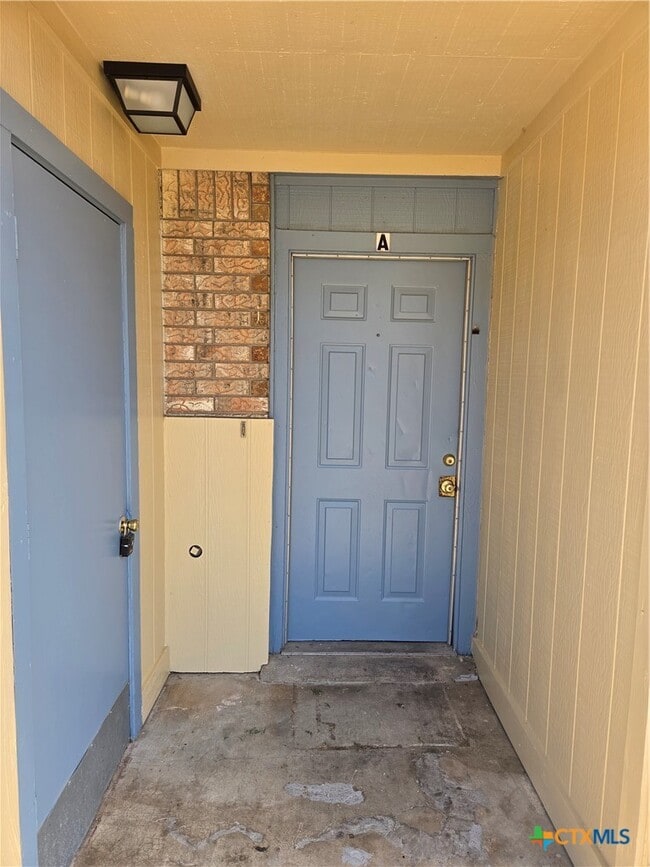 900 Ticonderoga Dr