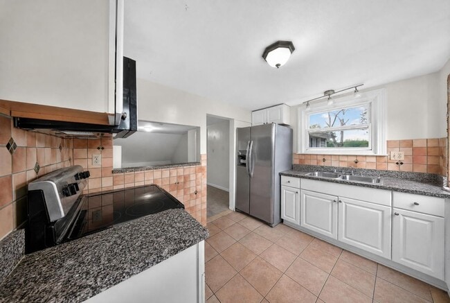 53 Mohican Ave Unit 2