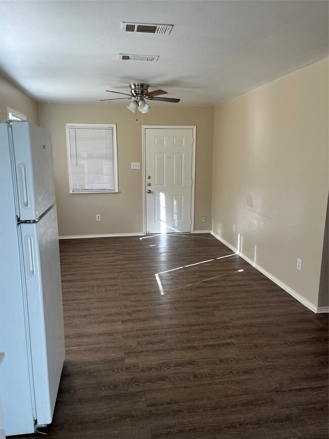 Photo - 111 7th St