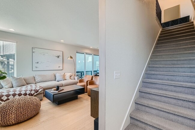 Photo - 2092 Alcott Way