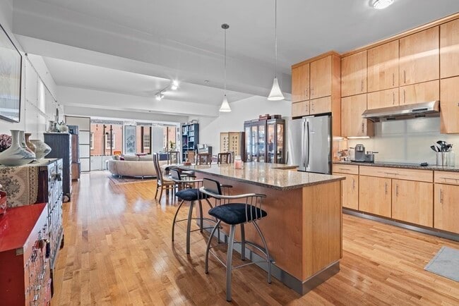 Building Photo - 1313 Washington St Unit 321