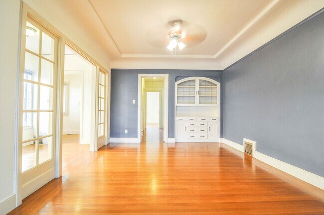 Photo - 1039 33rd St